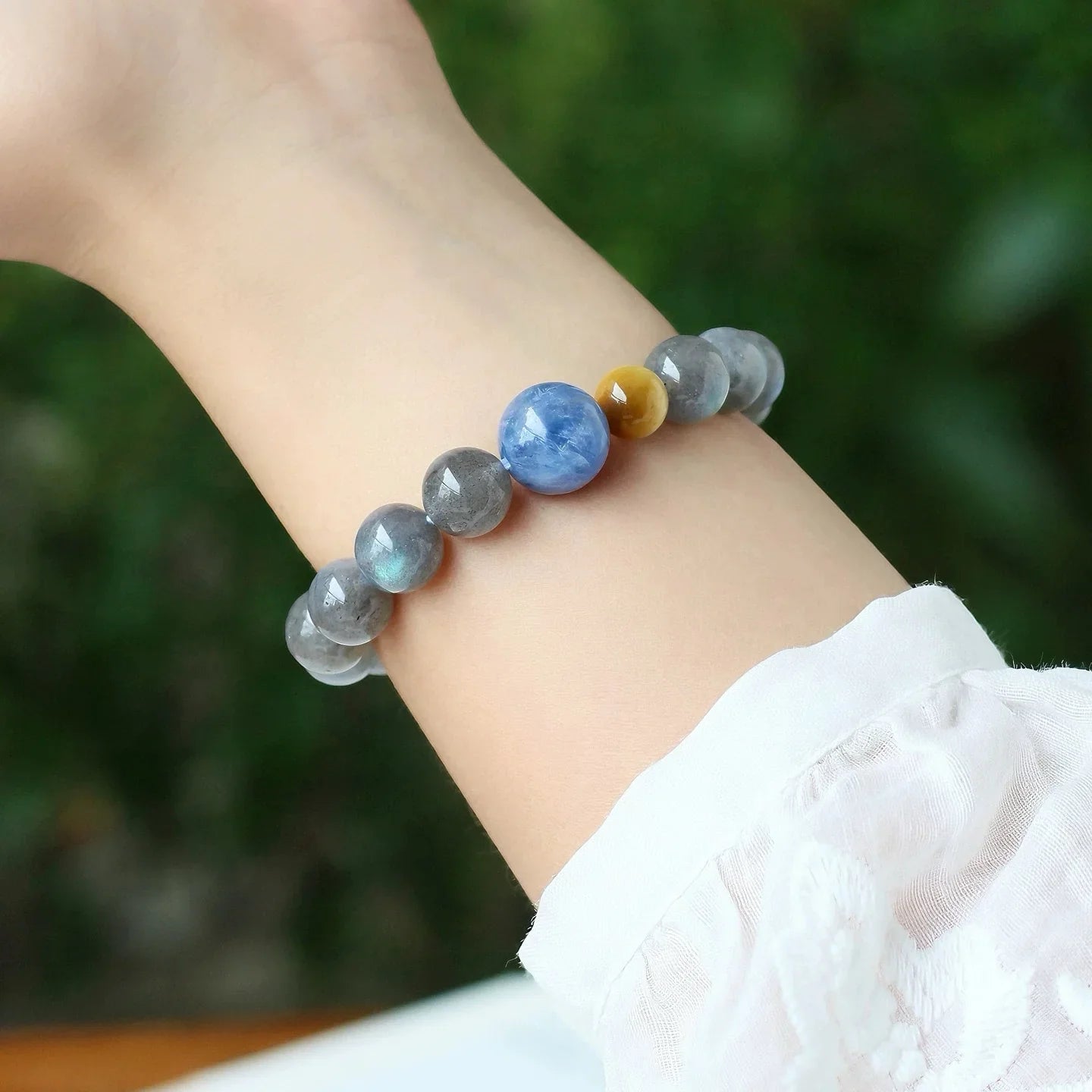 Grey Moonstone & Blue Kyanite Bracelet – Calm, Insight & Spiritual Balance